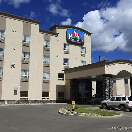 Pomeroy Inn And Suites Chetwynd Екстериор снимка