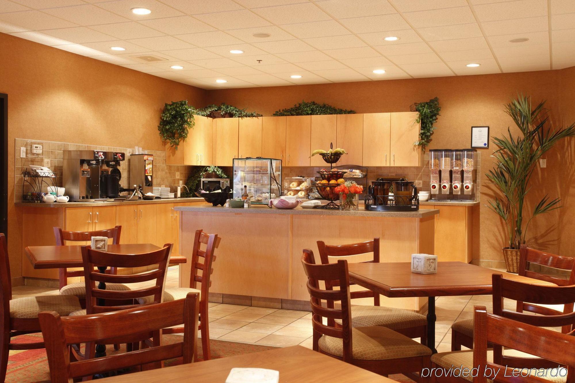 Pomeroy Inn And Suites Chetwynd Екстериор снимка
