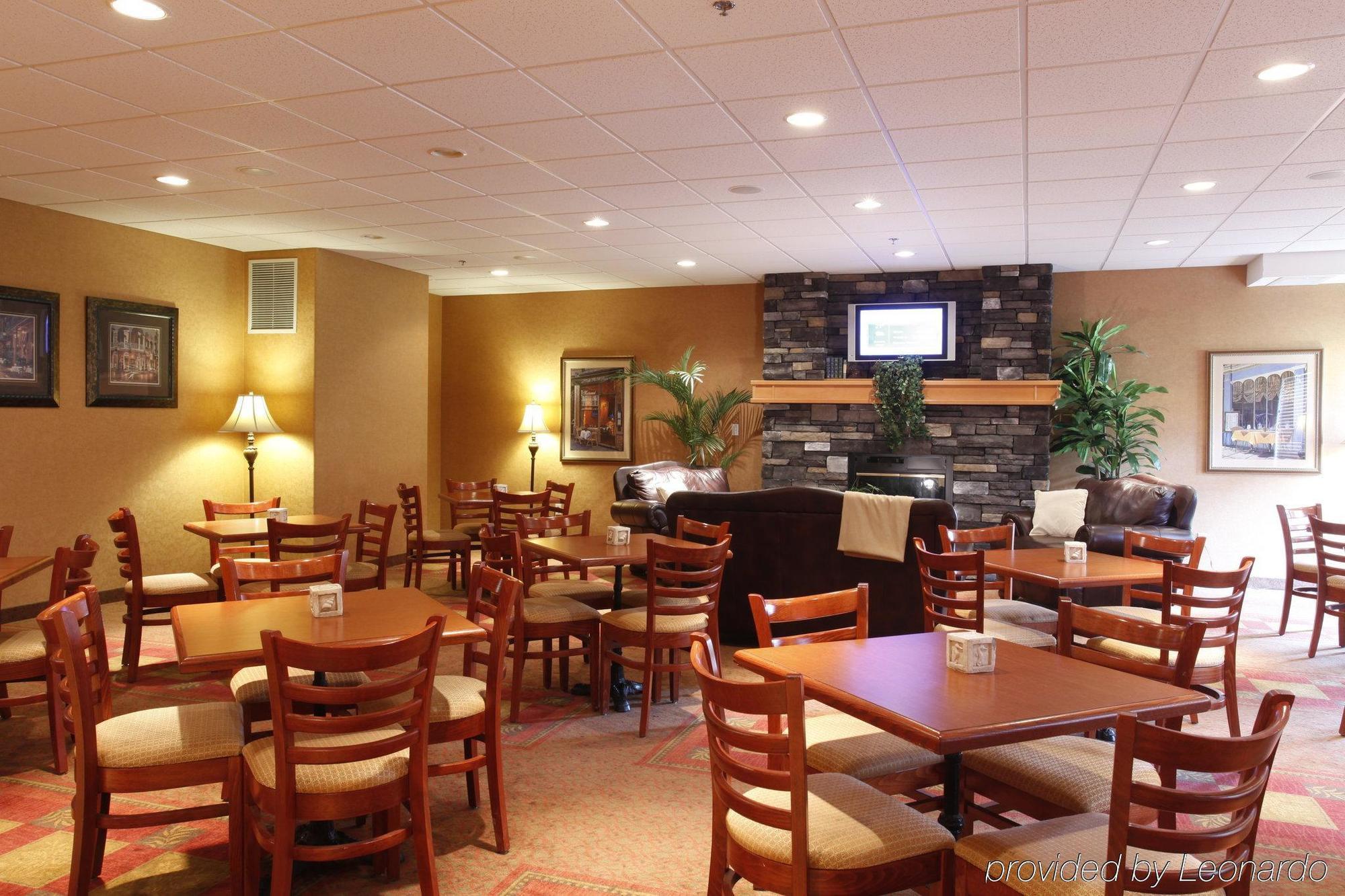 Pomeroy Inn And Suites Chetwynd Екстериор снимка