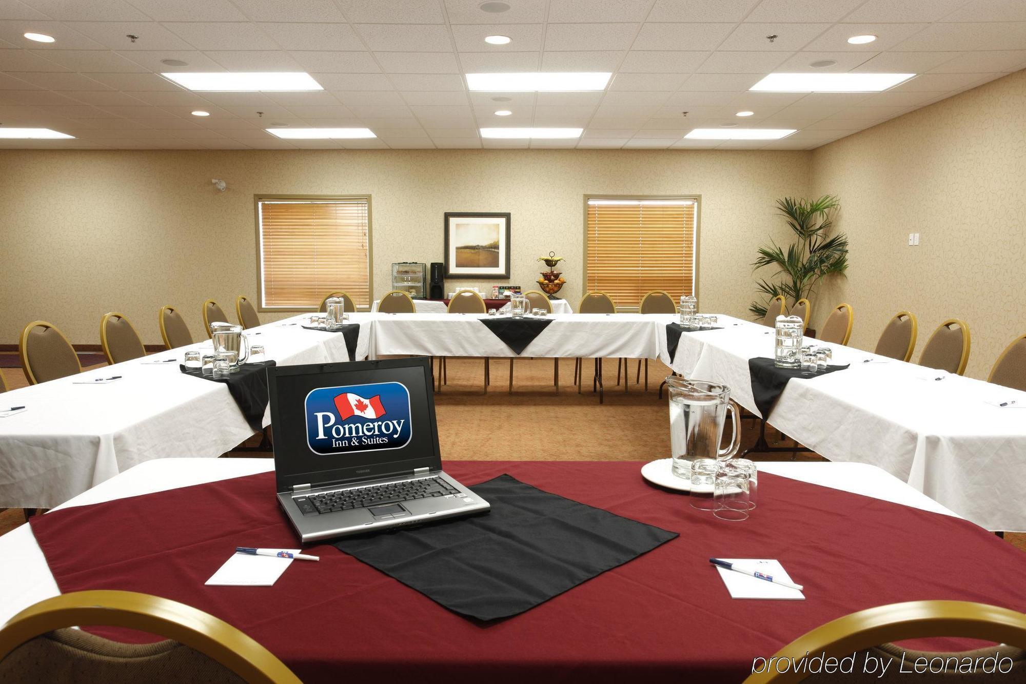 Pomeroy Inn And Suites Chetwynd Екстериор снимка