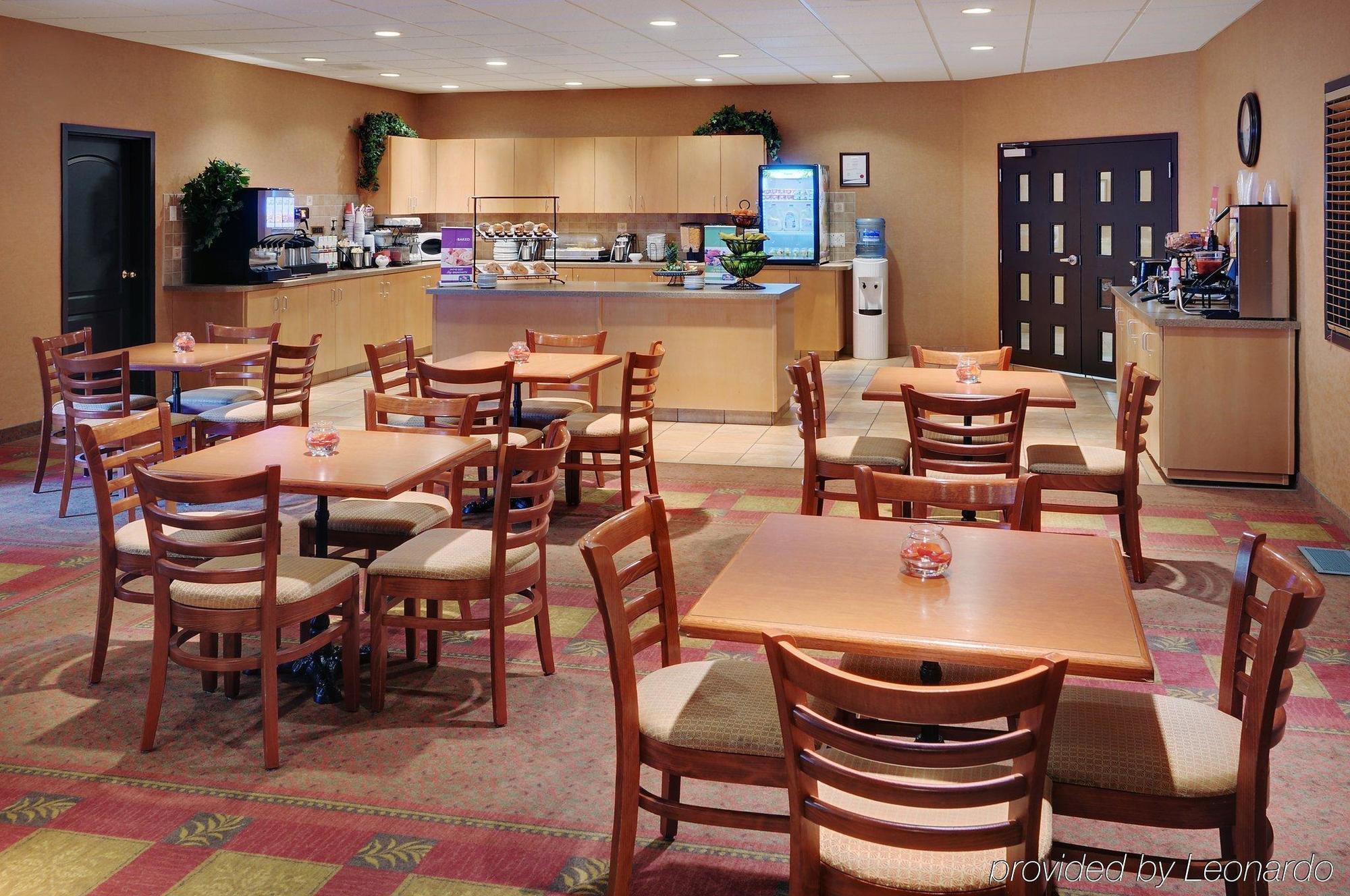 Pomeroy Inn And Suites Chetwynd Екстериор снимка