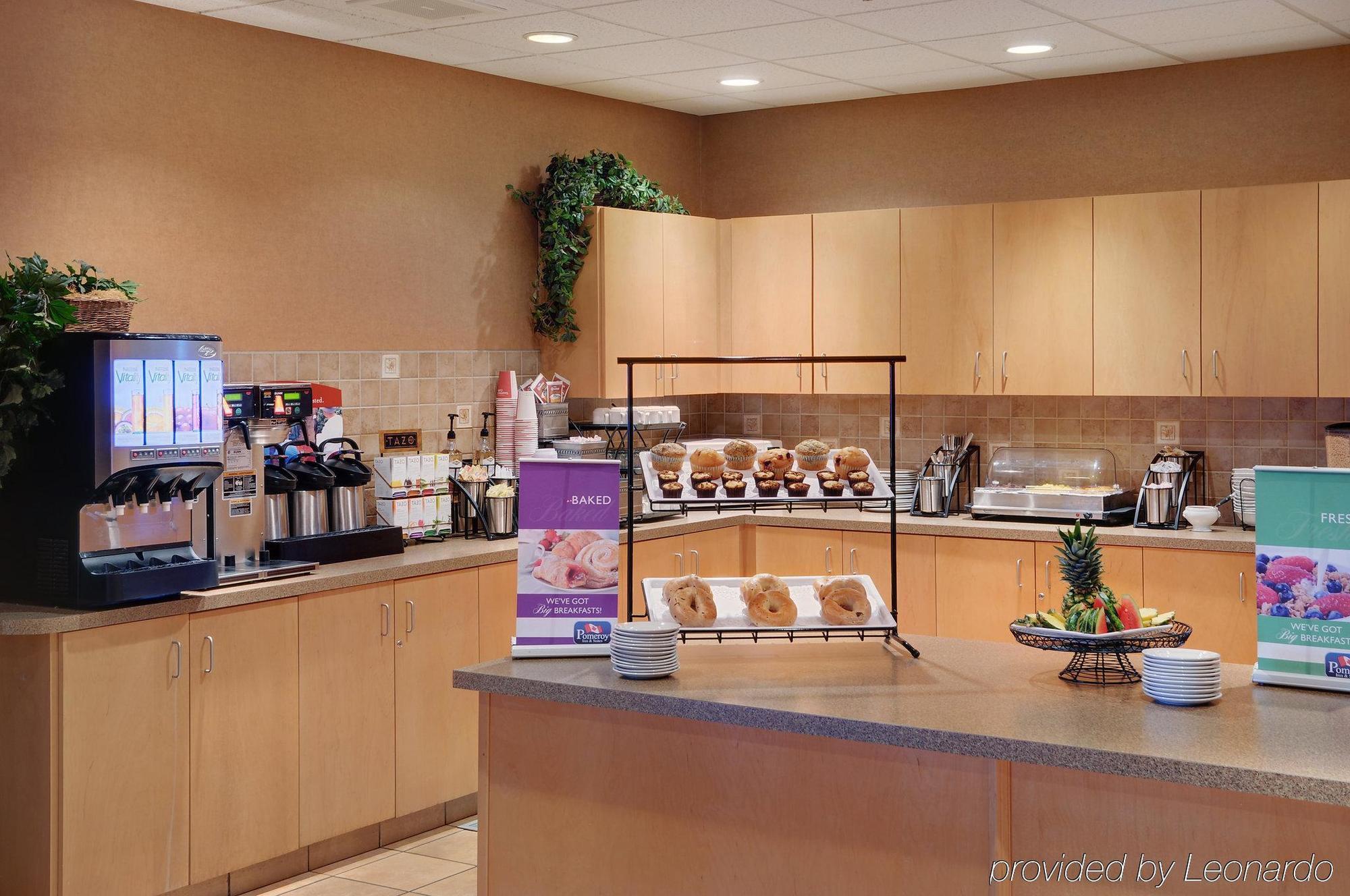 Pomeroy Inn And Suites Chetwynd Екстериор снимка