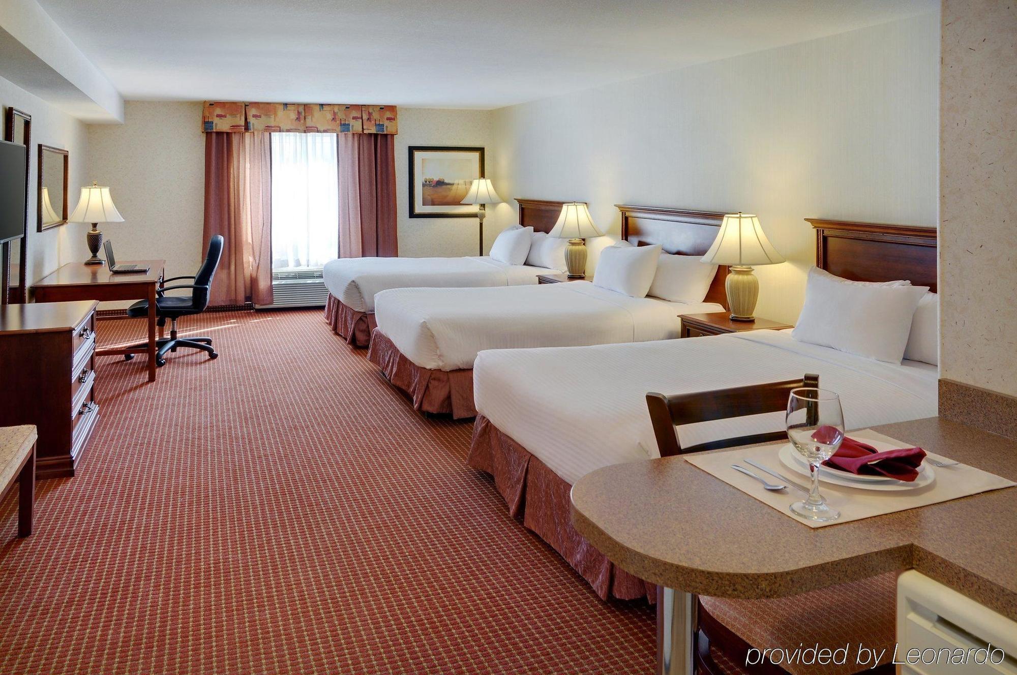 Pomeroy Inn And Suites Chetwynd Екстериор снимка