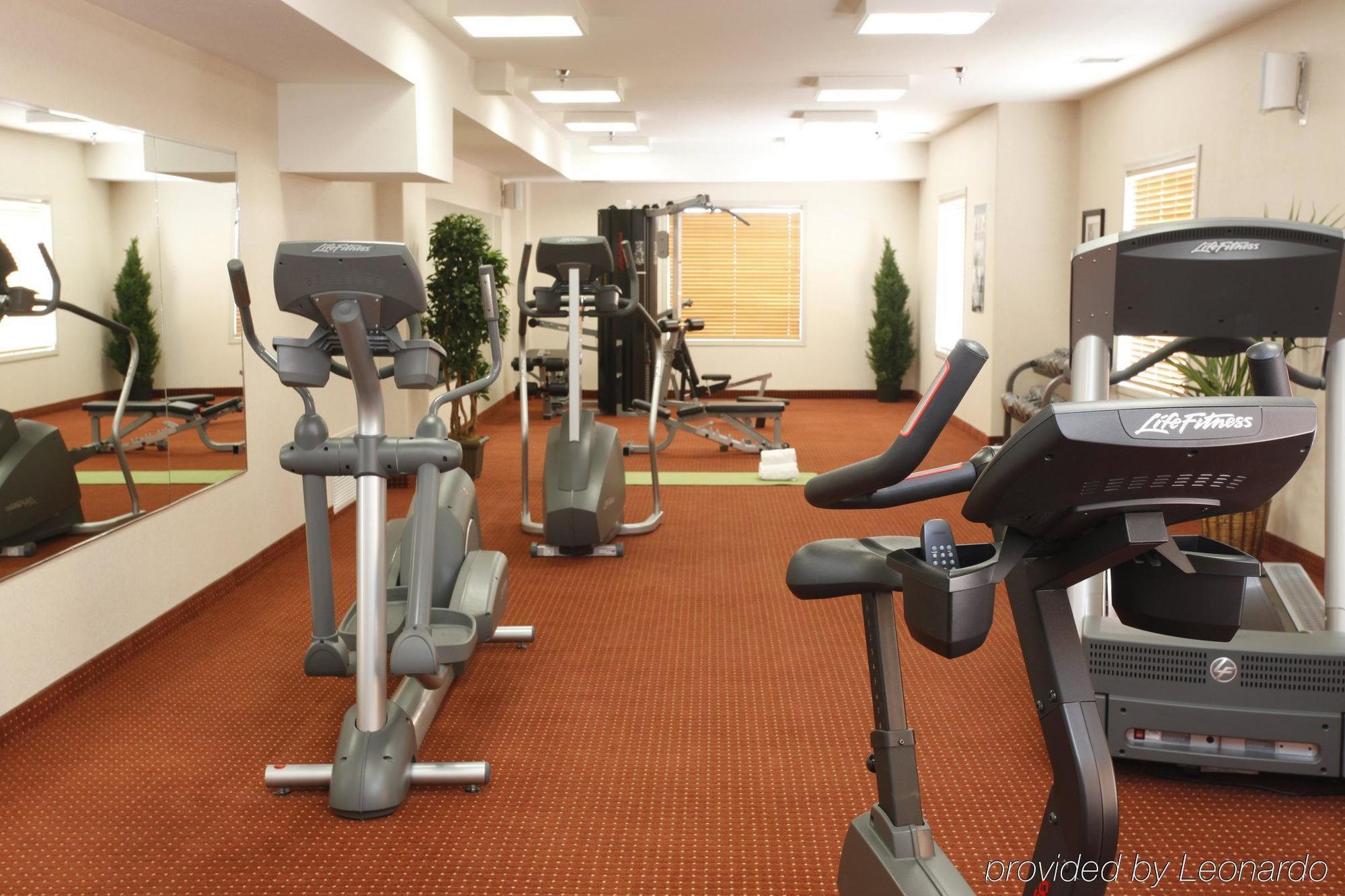 Pomeroy Inn And Suites Chetwynd Екстериор снимка