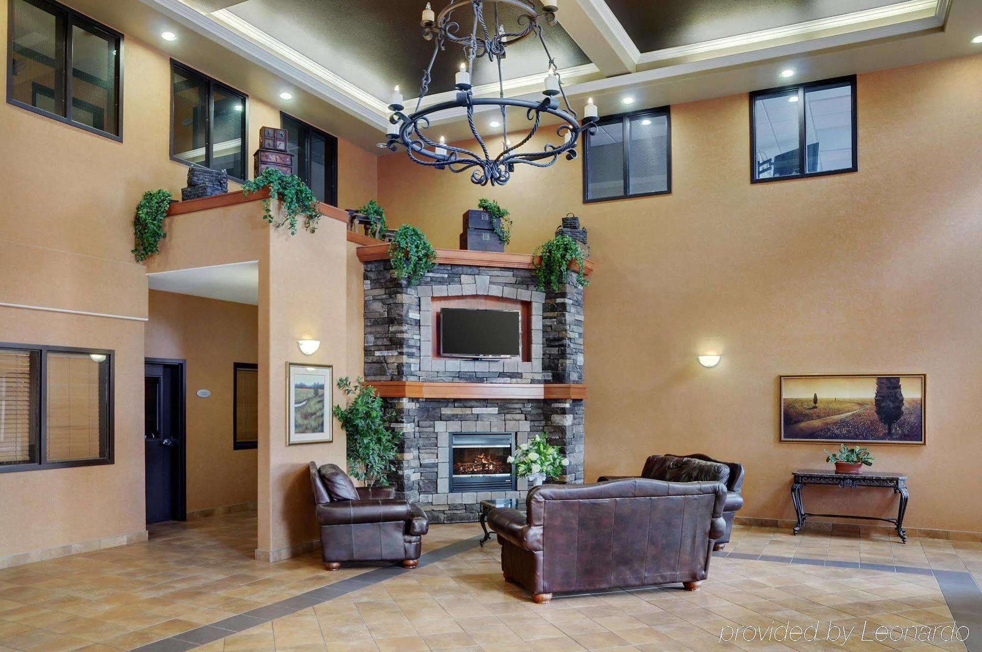 Pomeroy Inn And Suites Chetwynd Екстериор снимка