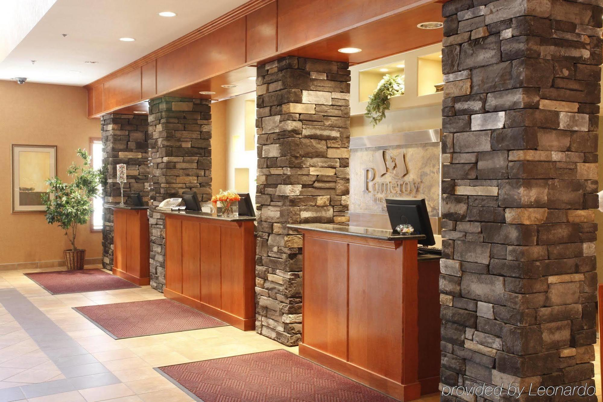 Pomeroy Inn And Suites Chetwynd Екстериор снимка